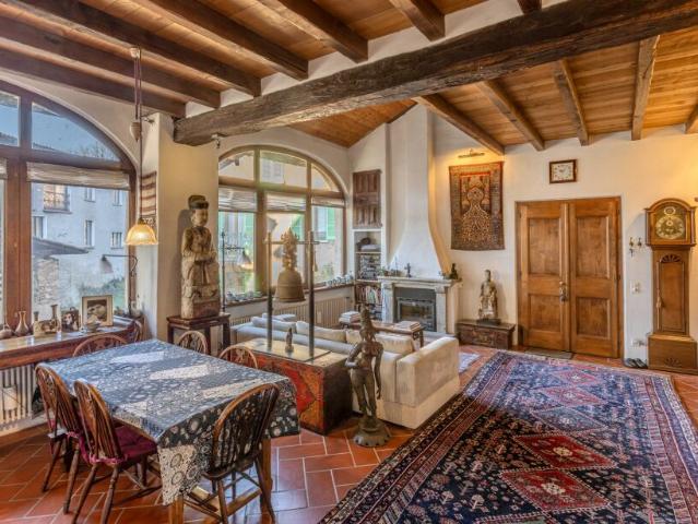 INCANTEVOLE CASA DI 5.5 LOCALI DI CHARME A CASTELROTTO