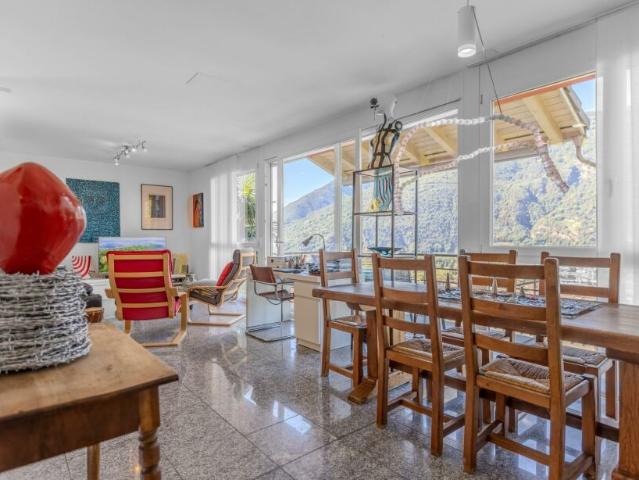 INCANTEVOLE CASA 4.5 NEL VERDE CON VISTA A BELLINZONA DARO