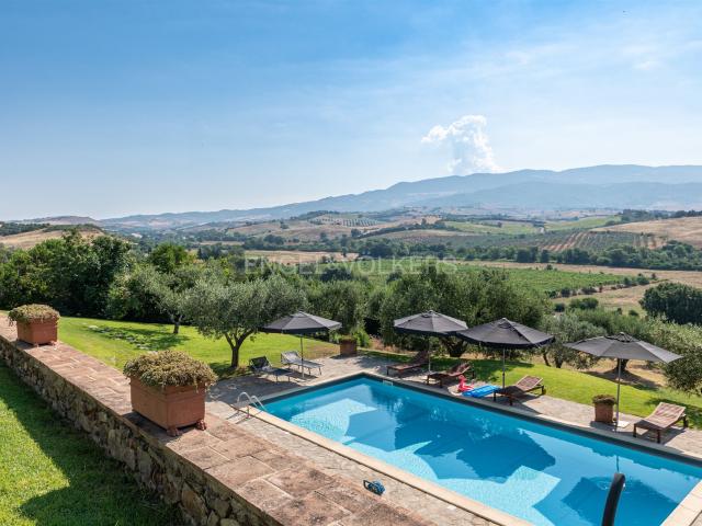 Incantevole dimora toscana del ‘700 con piscina panoramica. 520m² Cinigiano