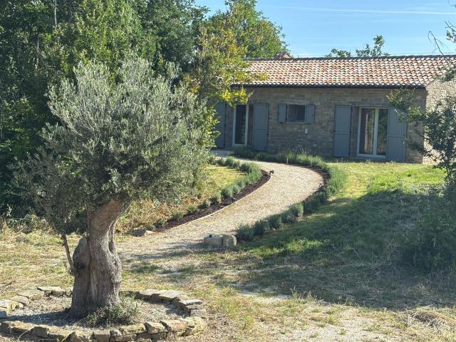 Incantevole panorama sulle colline e sul mare 330m² Cingoli