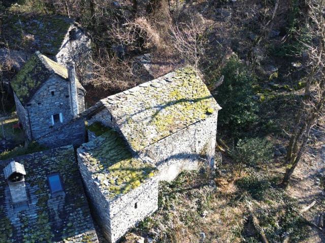 Incantevole Rustico Panoramico in Valle Maggia – Un Rifugio da Sogno
