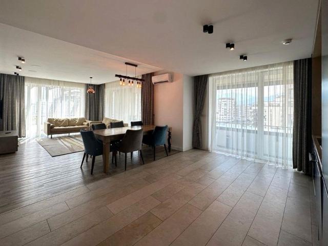 Închiriază Apartament 4 camere Tractorul