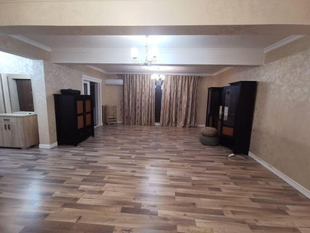 Închiriază Apartament 4 camere Decebal