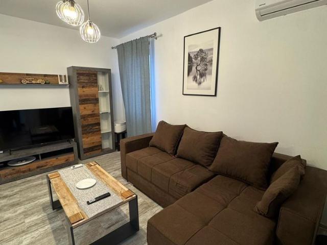 Închiriază Apartament 2 camere Militari