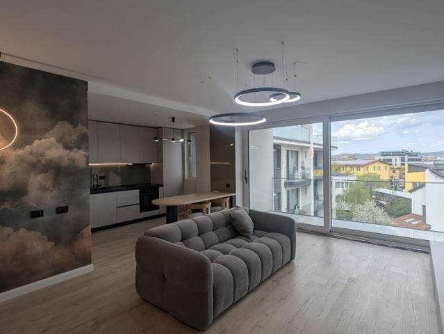 Închiriază Apartament 3 camere Ultracentral