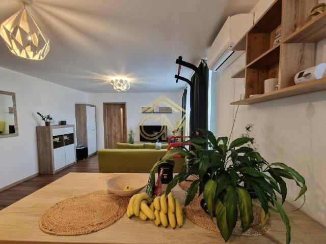 Închiriază Apartament 3 camere Ultracentral