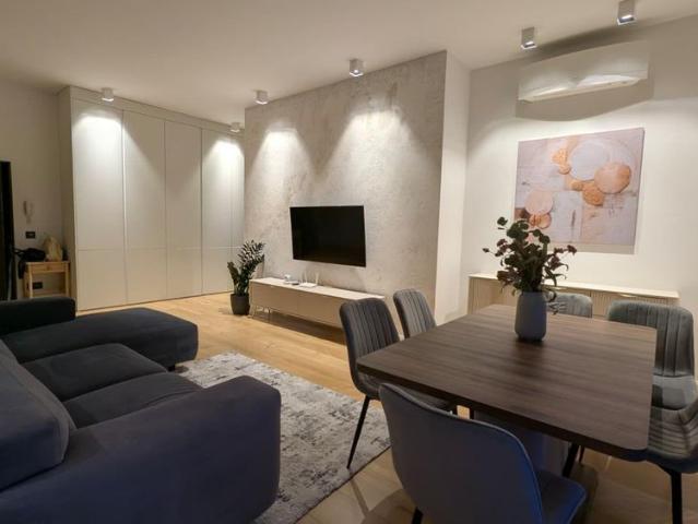 Închiriază Apartament 3 camere Ultracentral