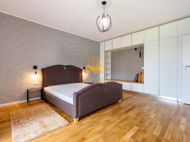 Închiriază Apartament 3 camere Bună Ziua