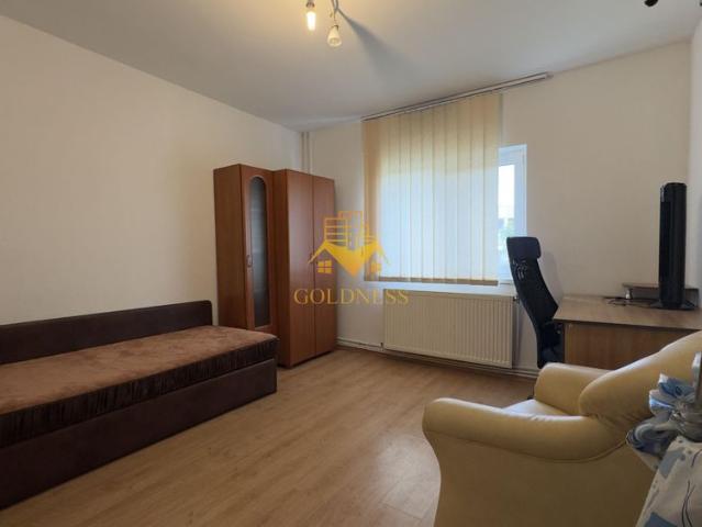 Închiriază Apartament 3 camere Central