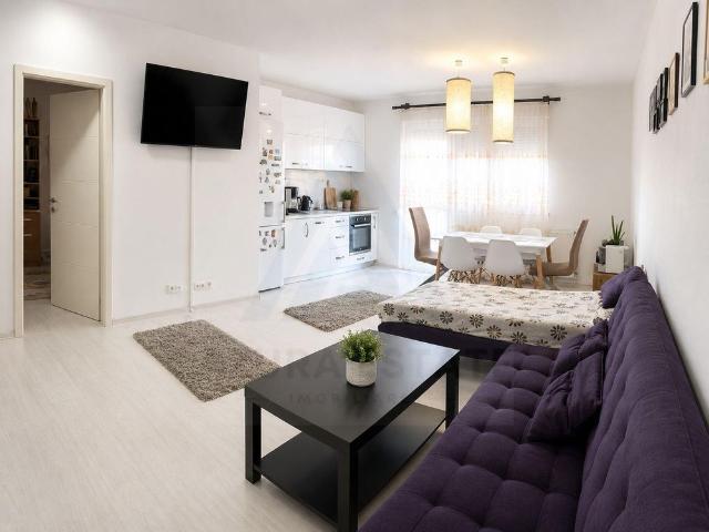 Închiriază Apartament 3 camere Hipodrom 3