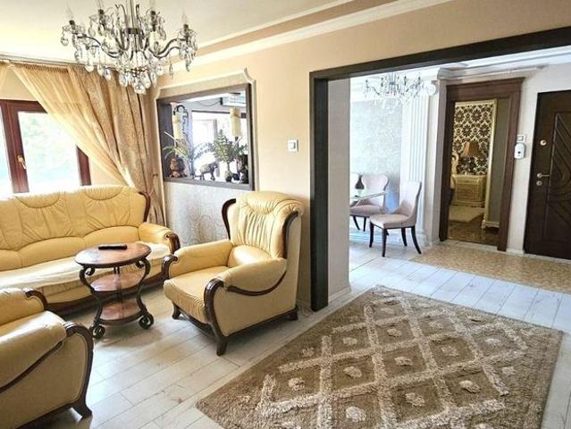Închiriază Apartament 3 camere Micro 14