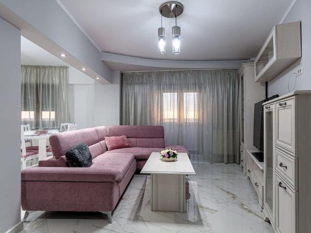 Închiriază Apartament 3 camere P ța Spitalului