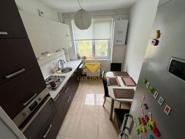Închiriază Apartament 3 camere Piața Abator