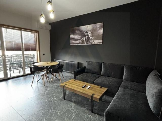 Închiriază Apartament 3 camere Strada Doamna Stanca