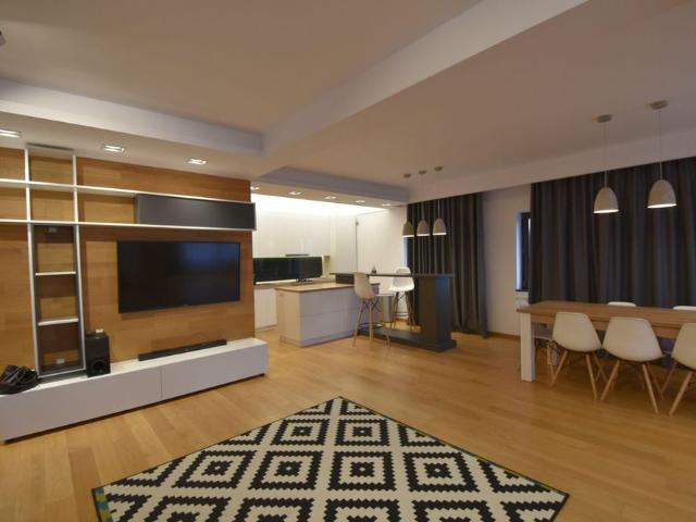 Închiriază Apartament 3 camere Sub Arini