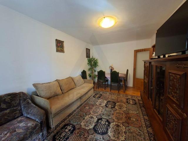 Închiriază Apartament 3 camere Sub Arini