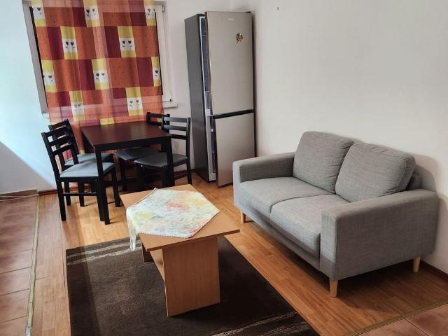 Închiriem 3 camere,2 dormitoare și living cu bucatarie, Mănăstur