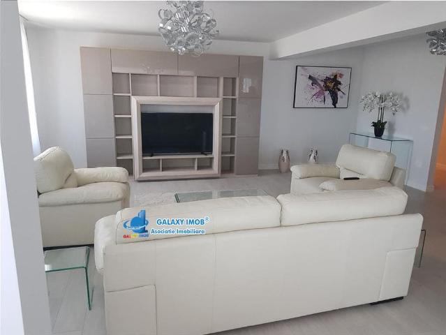 Inchiriem apartament cu 4 camere SUPER LUX
