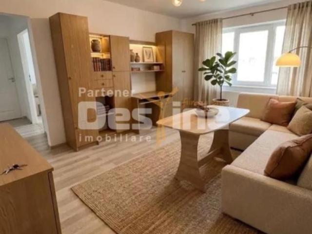 Inchiriem apartament cu 3 camere