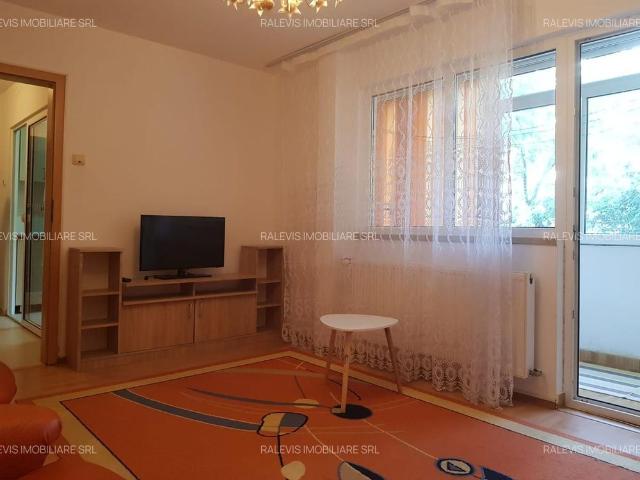 Inchiriere apart 3 camere, 2 bai, etaj 1 din 4, vis a vis de Grand Arena