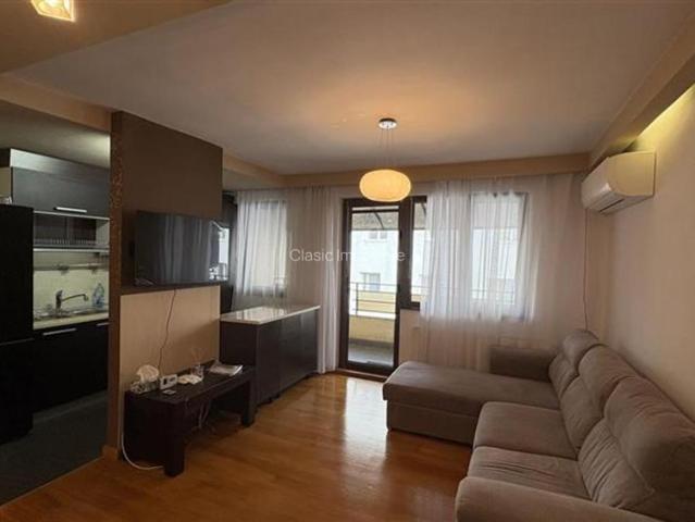 Inchiriere apartament 3 camere bloc tip vila in Andrei Muresanu zona Engels