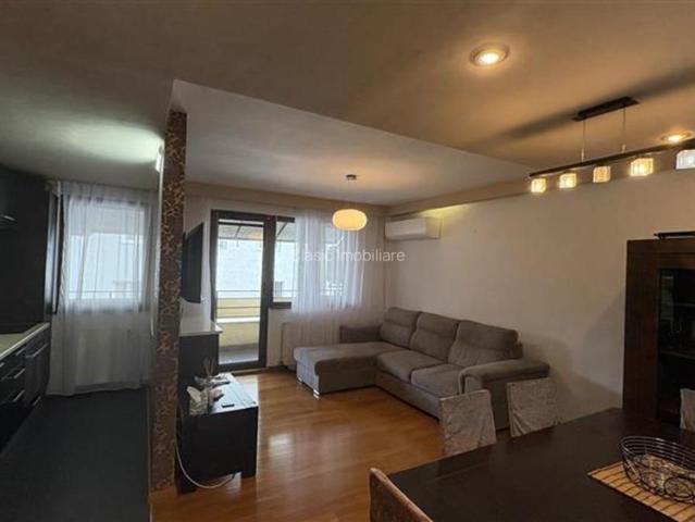 Inchiriere apartament 3 camere bloc tip vila in Andrei Muresanu zona Engels