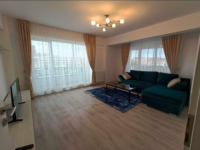 Inchiriere Apartament 3 Camere decomandat Tractorul si zona Coresi Top Zone prima inchiriere