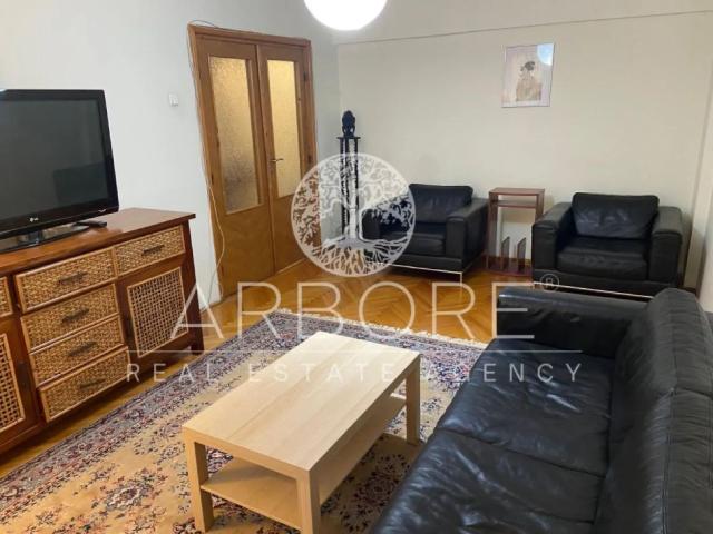 Închiriere apartament 3 camere, decomandat, zona Traian Unirii