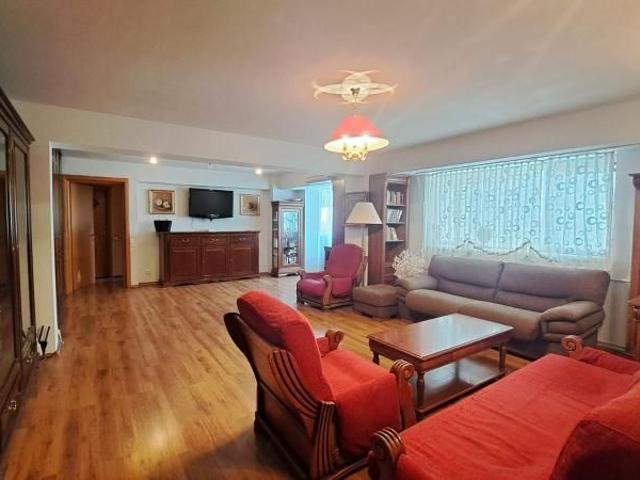 Inchiriere apartament 3 camere in Piata Victoriei