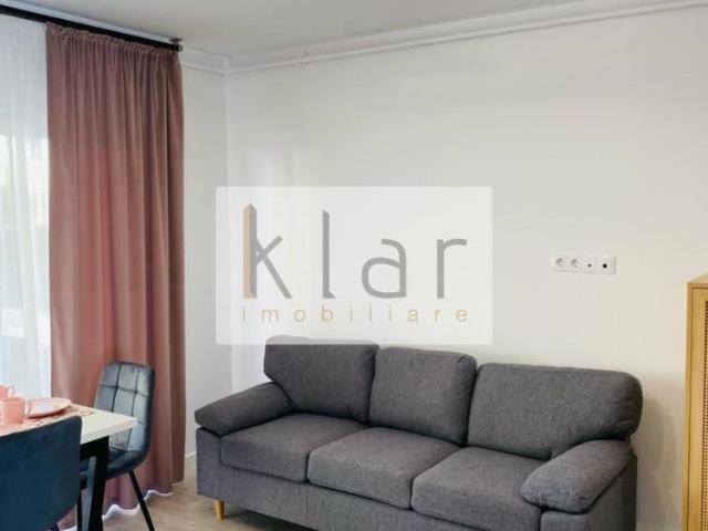 Inchiriere apartament 3 camere in vila zona Regal cu parcare si boxa