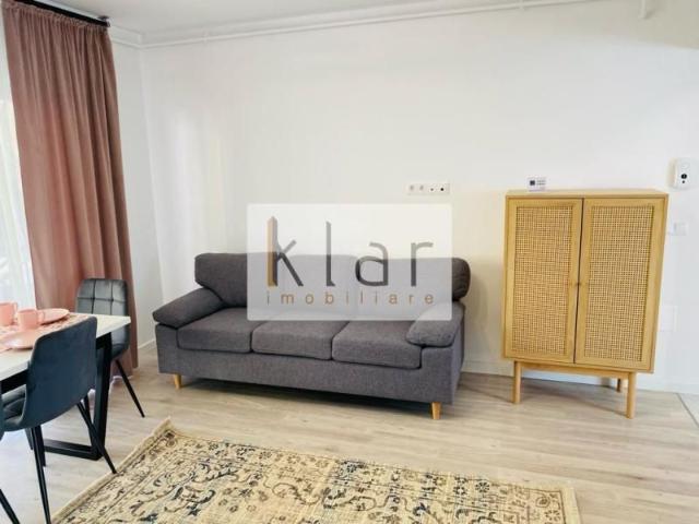 Inchiriere apartament 3 camere in vila zona Regal cu parcare si boxa