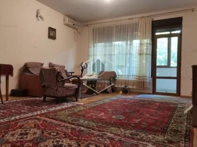 Inchiriere apartament 3 camere in vila, semidecomandat