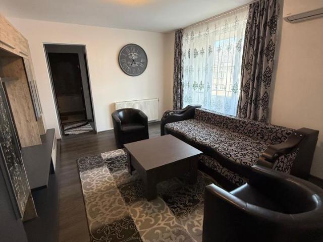 Inchiriere Apartament 3 camere, mobilat utilat, etaj 4 cu acoperis