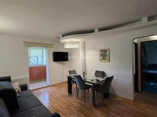 Inchiriere apartament 3 camere modern cu parcare in Zorilor str Meteor, Cluj Na