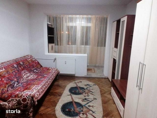 Inchiriere apartament 3 camere semidecomandat