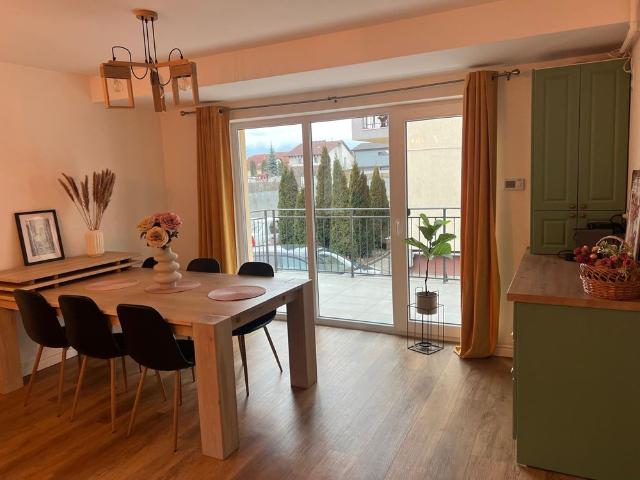 Inchiriere Apartament 3 Camere semidecomandat Tractorul str Ioan Socec cu parcare subterana