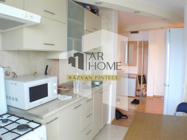 Inchiriere apartament 3 camere, Ploiesti, zona Malu Rosu
