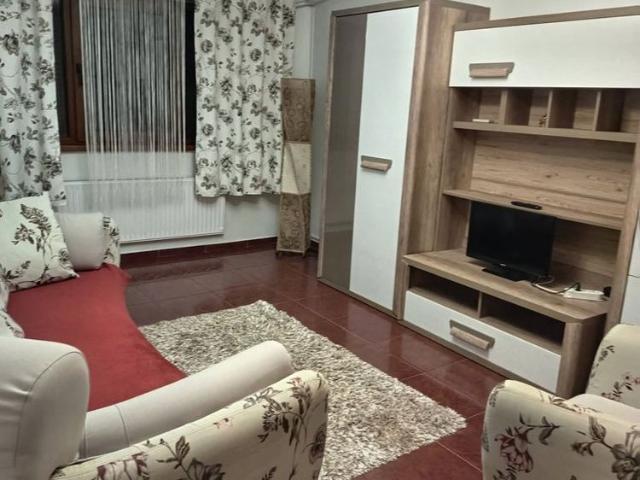 Inchiriere apartament 3 camere Targoviste zona Minisat