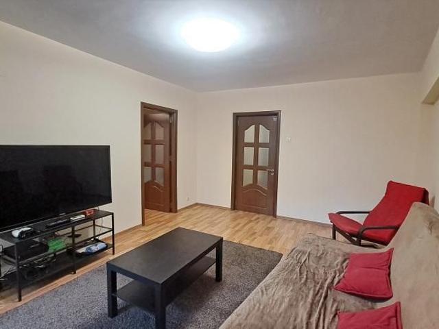 Inchiriere apartament 3 camere Universitate, metrou