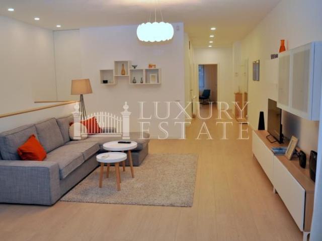 Inchiriere apartament 2 camere cu gradina privata zona Piata Victoriei Titulescu