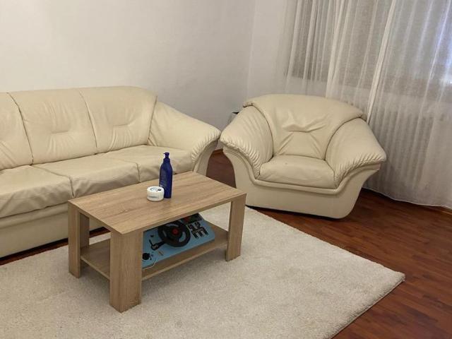 Inchiriere apartament 2 camere decomandat, etaj 3, loc de parcare, Cet