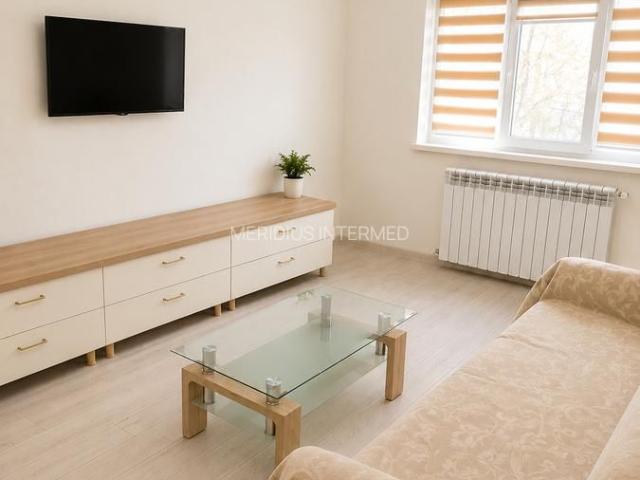 Închiriere Apartament 2 Camere Decomandat, Modern, Trocadero – Etaj 3