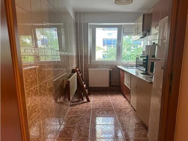 Inchiriere apartament 2 camere nedecomandat, Ploiesti, zona Vest