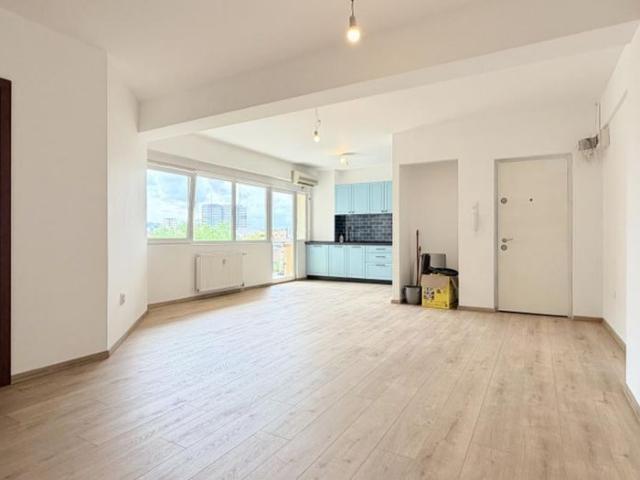 Inchiriere Apartament 2 camere, strada Bucuresti, zona Farmec, garaj