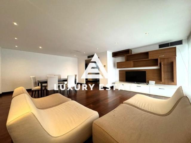 Inchiriere apartament 4 camere duplex cu piscina proprie zona Arc de Triumf
