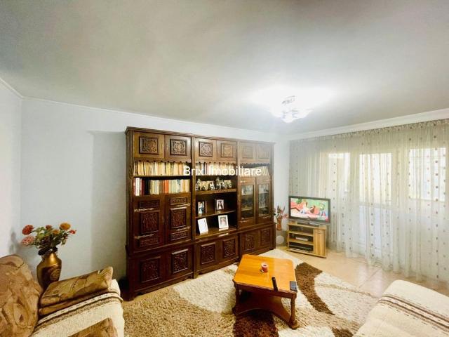 Inchiriere apartament 4 camere | Zona Liberty Mall |