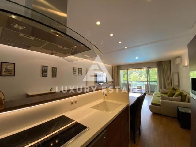 Inchiriere apartament cu 3 camere mobilat imobil cu piscina Sos Nordului