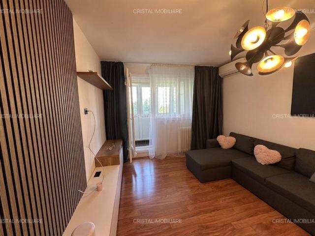 Închiriere Apartament cu 2 camere, decomandat, metrou Dristor in fata blocului