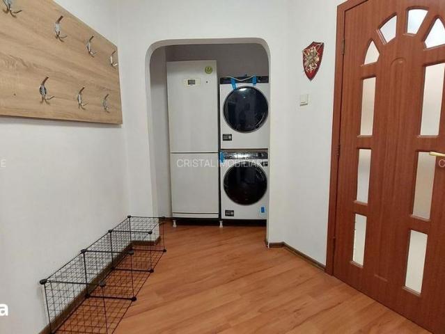Închiriere Apartament cu 2 camere, renovat, etaj 2, balcon inchis, Titan metrou