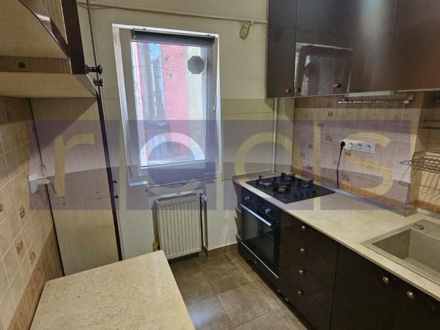 Inchiriere apartament în vilă interbelică – 5 camere, zonă centrală